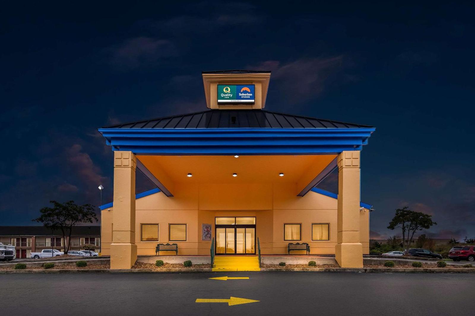 Super 8 by Wyndham Mason Main image 1